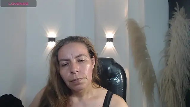 Snapshot of Milf_karlye chatting on December 3, 2:12 am Milf karlye online show from December 3, 2:12 am