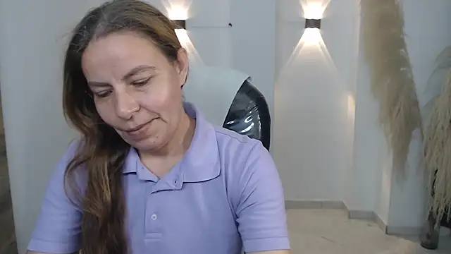 Snapshot of Milf_karlye chatting on December 16, 1:32 am Milf karlye online show from December 16, 1:32 am