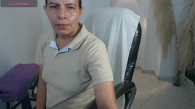 Snapshot of Milf_karlye chatting on December 1, 3:07 am Milf karlye online show from December 1, 3:07 am