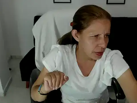 Snapshot of Milf_karlye chatting on February 16, 5:26 am Milf karlye online show from February 16, 5:26 am