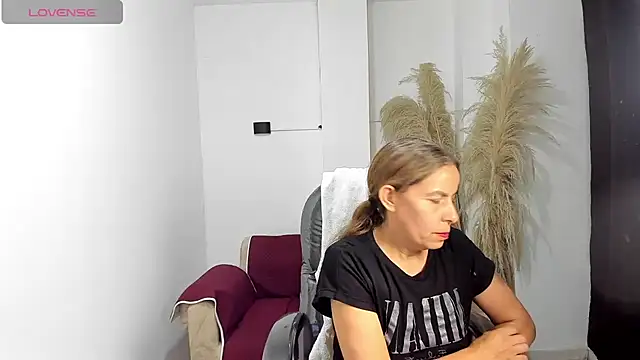 Snapshot of Milf_karlye chatting on June 17, 3:06 am Milf karlye online show from June 17, 3:06 am