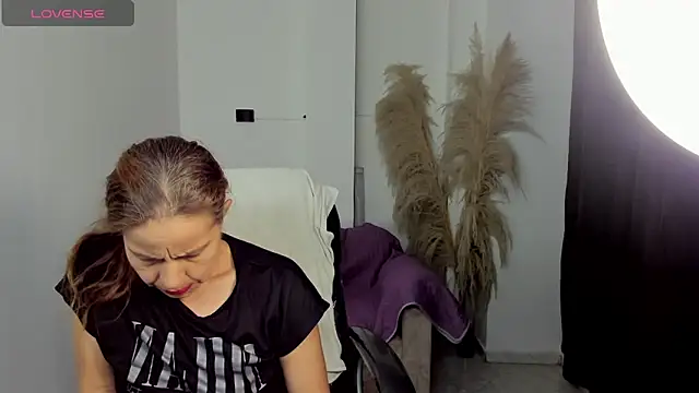 Milf karlye online show from April 24, 12:45 am