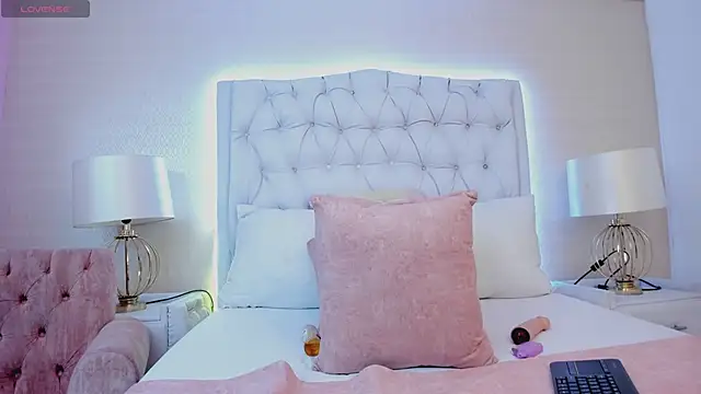 Snapshot of MonserratPeters chatting on January 31, 8:01 pm MonserratPeters online show from January 31, 8:01 pm