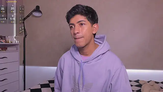 teobowny  online show from November 18, 1:03 pm