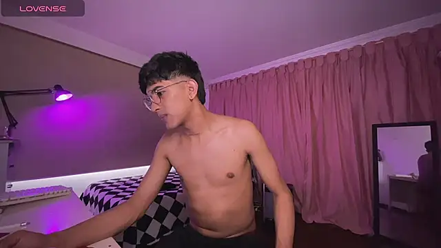 teobowny  online show from January 5, 9:18 pm