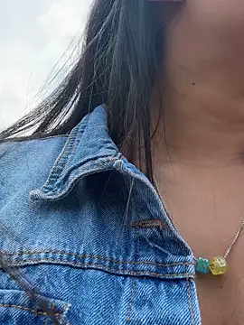 Liulee online show from February 6, 5:20 pm