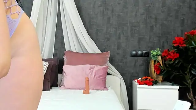 Snapshot of miss_sophieX chatting on February 24, 4:27 am miss sophieX online show from February 24, 4:27 am