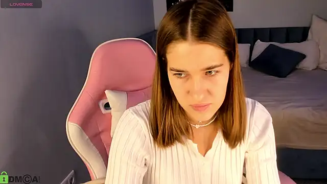 Jennifer Wadee online show from February 6, 11:45 pm