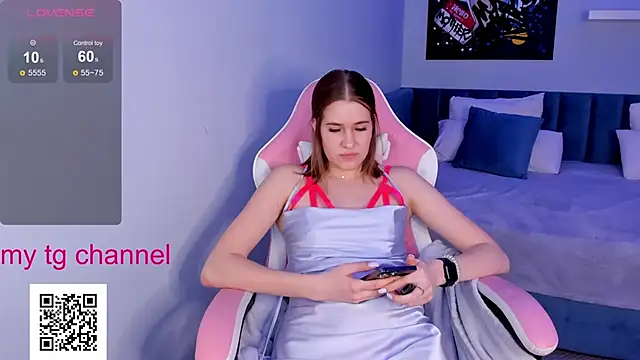 Jennifer Wadee online show from February 5, 4:06 am