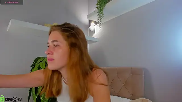 Jennifer Wadee online show from May 29, 12:49 am