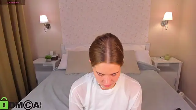 Jennifer Wadee online show from April 1, 11:23 pm