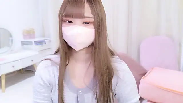 Snapshot of MAIKA_pyon chatting on September 21, 8:14 pm MAIKA pyon online show from September 21, 8:14 pm