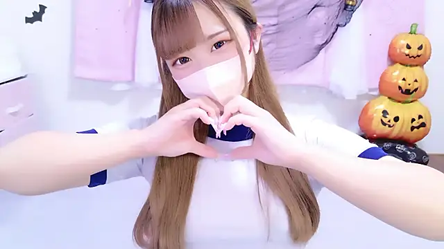 Snapshot of MAIKA_pyon chatting on October 24, 6:51 pm MAIKA pyon online show from October 24, 6:51 pm