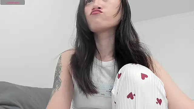 aenie online show from March 13, 11:41 am