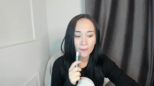 aenie online show from October 13, 1:12 pm