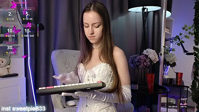 Snapshot of Anal_Girl_ chatting on April 8, 4:30 pm Anal Girl online show from April 8, 4:30 pm