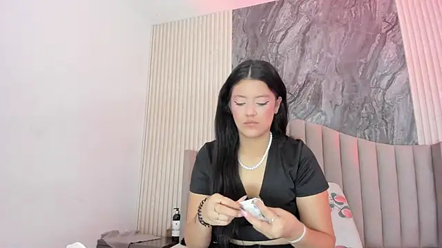 Zahra lloydd online show from January 15, 12:04 pm