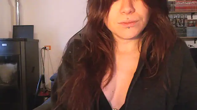 complicata mente online show from February 11, 9:52 am