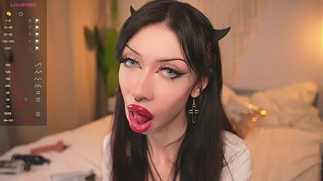 Snapshot of Devilsss_toy chatting on October 24, 3:55 pm Devilsss toy online show from October 24, 3:55 pm