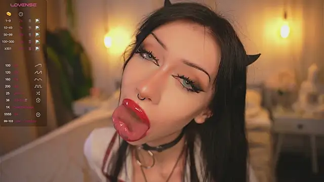 Snapshot of Devilsss_toy chatting on November 3, 4:21 pm Devilsss toy online show from November 3, 4:21 pm