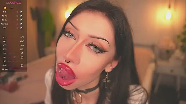 Snapshot of Devilsss_toy chatting on October 20, 4:07 pm Devilsss toy online show from October 20, 4:07 pm