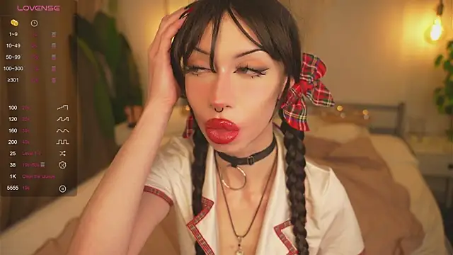 Snapshot of Devilsss_toy chatting on November 29, 3:45 pm Devilsss toy online show from November 29, 3:45 pm