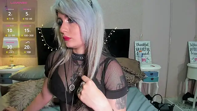 Snapshot of HollyWould__ chatting on March 7, 3:39 pm HollyWould online show from March 7, 3:39 pm