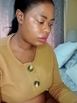 Luciouslips00 online show from November 24, 7:30 am