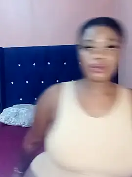 Luciouslips00 online show from April 15, 12:53 pm