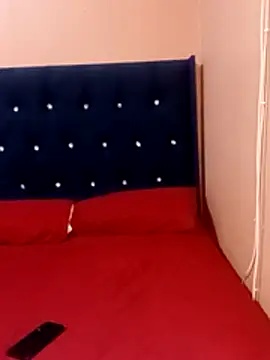 Luciouslips00 online show from February 12, 1:00 pm