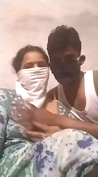 Snapshot of Desi_SexyCoupleF chatting on February 18, 3:42 am Desi SexyCoupleF online show from February 18, 3:42 am