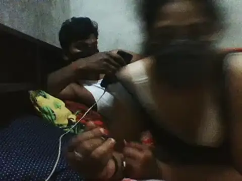 Snapshot of Desi_SexyCoupleF chatting on February 22, 4:09 pm Desi SexyCoupleF online show from February 22, 4:09 pm