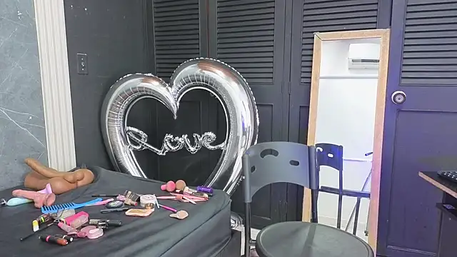 haileycat online show from March 17, 2:36 am