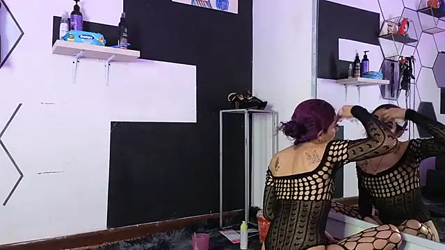 Snapshot of haileycat chatting on December 23, 1:16 am haileycat online show from December 23, 1:16 am