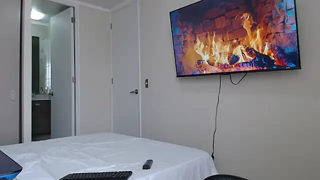 jonhklleyn online show from January 8, 8:04 pm