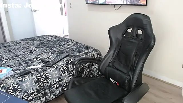 jonhklleyn online show from November 13, 6:23 pm