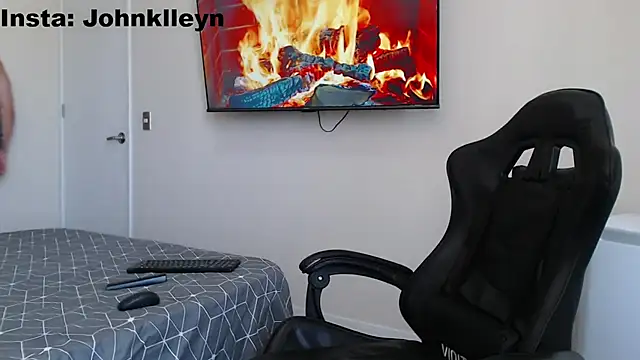 jonhklleyn online show from December 16, 6:12 pm