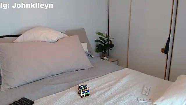 jonhklleyn online show from April 6, 7:04 pm