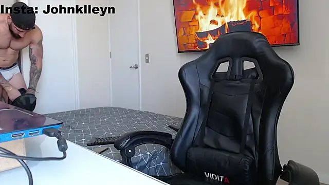 jonhklleyn online show from December 18, 7:07 pm