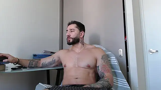 Snapshot of jonhklleyn chatting on March 19, 8:43 pm jonhklleyn online show from March 19, 8:43 pm