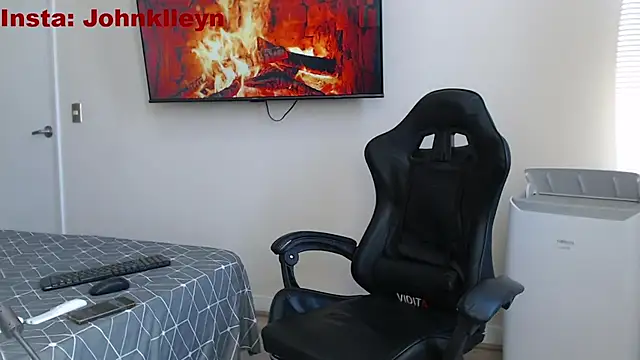 jonhklleyn online show from December 5, 5:44 pm