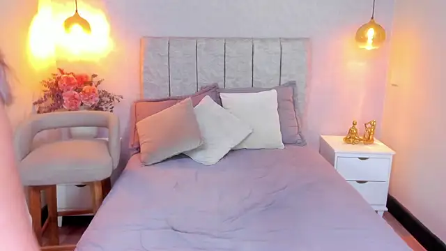 tutu milf online show from December 18, 7:18 pm