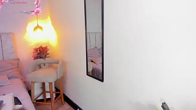 Snapshot of tutu_milf chatting on February 15, 12:04 pm tutu milf online show from February 15, 12:04 pm