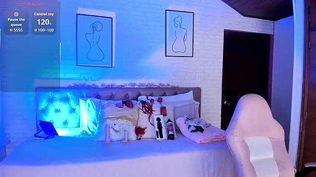 Kitty Pam online show from December 18, 8:23 pm