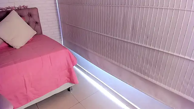 Snapshot of Kitty_Pam chatting on November 7, 7:40 pm Kitty Pam online show from November 7, 7:40 pm