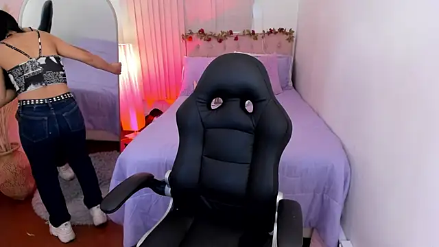 Snapshot of Kitty_Pam chatting on December 14, 8:03 pm Kitty Pam online show from December 14, 8:03 pm