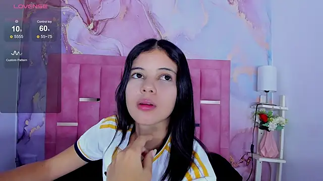 Snapshot of LizzMartin chatting on February 27, 7:26 pm LizzMartin online show from February 27, 7:26 pm