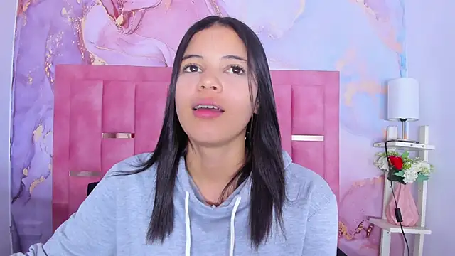 Snapshot of LizzMartin chatting on March 5, 6:34 pm LizzMartin online show from March 5, 6:34 pm