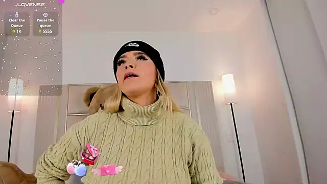 saraamiller  online show from February 10, 5:14 am