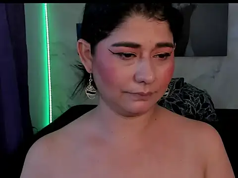 Snapshot of alinabozz1 chatting on July 20, 4:31 am alinabozz1 online show from July 20, 4:31 am
